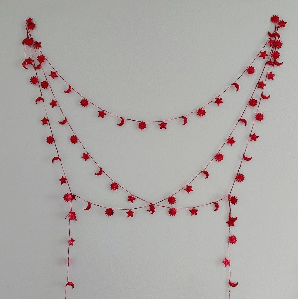 โคVintage 90s Red Celestial Sun, Moon & Star Garland (4 strands) w/ Star Ornament - Picture 7 of 9